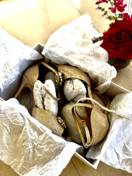 𝅺BADGLEY MISCHKA OKRA GOLD STILETTO PEEP TOE SANDALS WITH RHINESTONE BROOCH - Picture 7 of 10